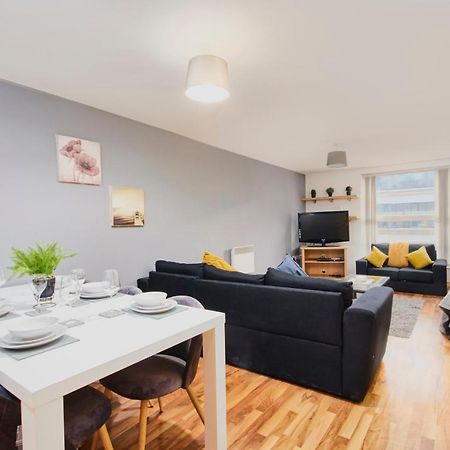 Stylish Manchester Gem - Sleeps 10! ภายนอก รูปภาพ