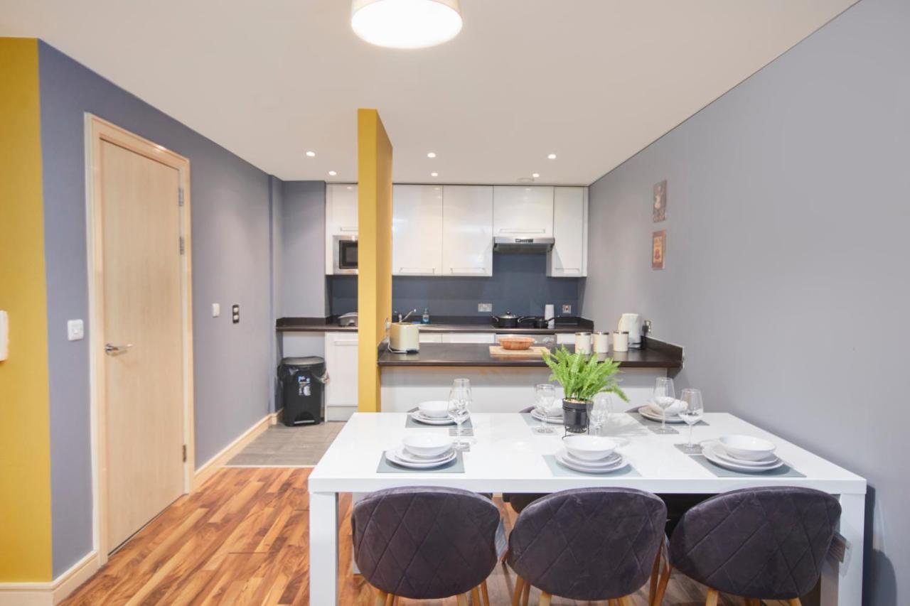 Stylish Manchester Gem - Sleeps 10! ภายนอก รูปภาพ