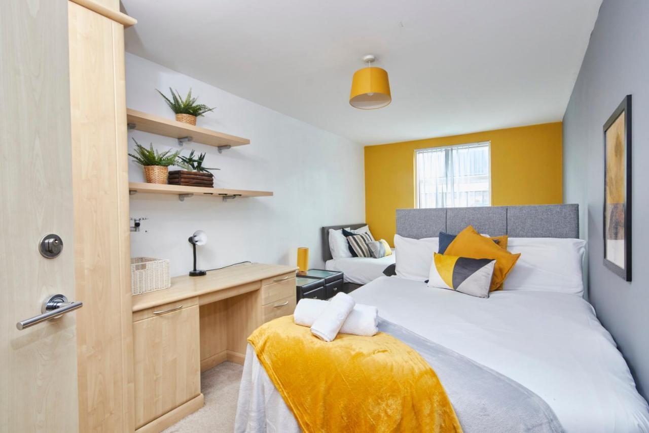 Stylish Manchester Gem - Sleeps 10! ภายนอก รูปภาพ