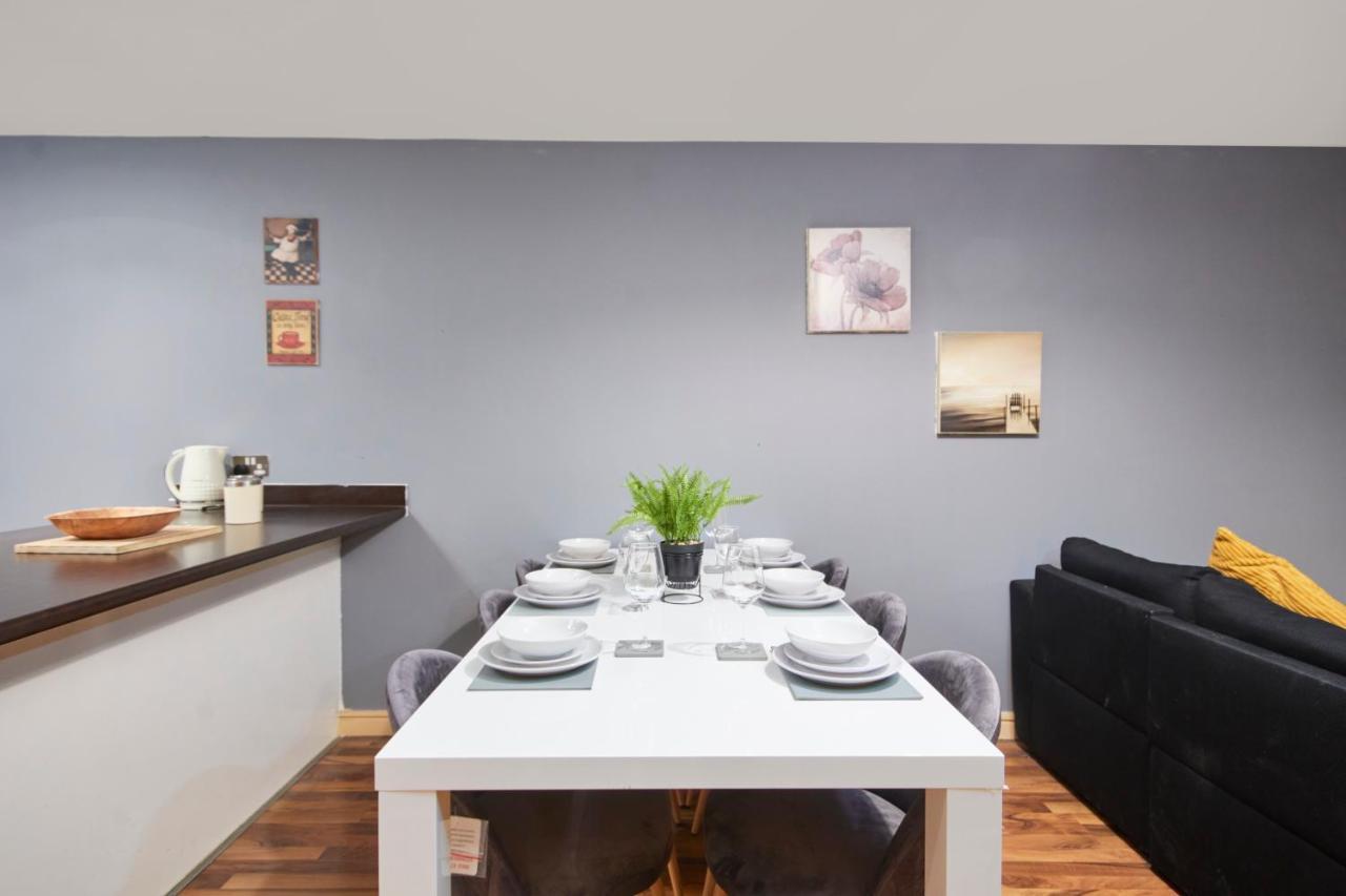 Stylish Manchester Gem - Sleeps 10! ภายนอก รูปภาพ