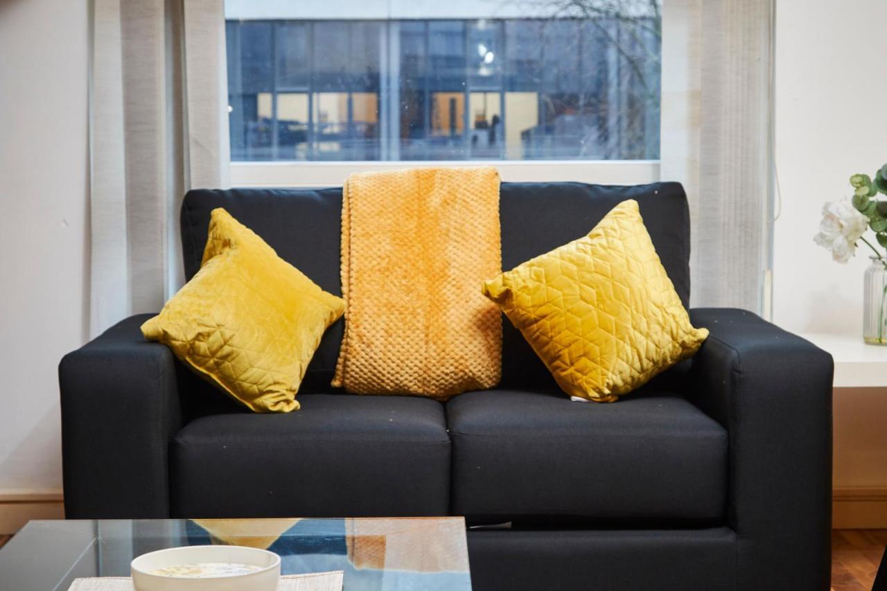 Stylish Manchester Gem - Sleeps 10! ภายนอก รูปภาพ