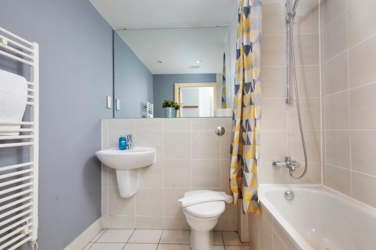 Stylish Manchester Gem - Sleeps 10! ภายนอก รูปภาพ
