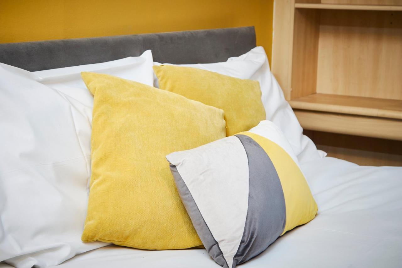 Stylish Manchester Gem - Sleeps 10! ภายนอก รูปภาพ