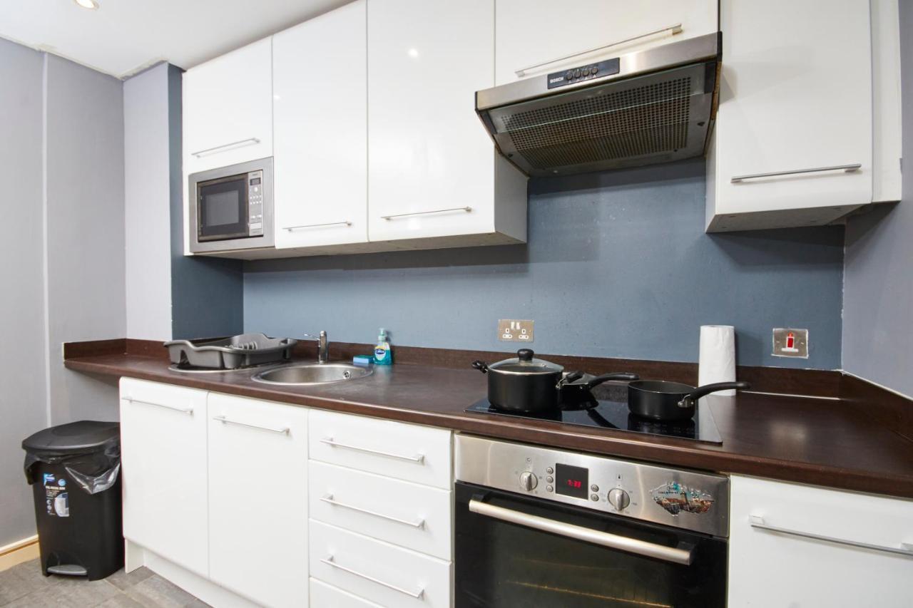 Stylish Manchester Gem - Sleeps 10! ภายนอก รูปภาพ