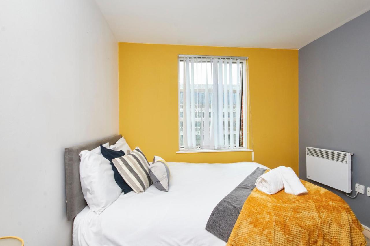 Stylish Manchester Gem - Sleeps 10! ภายนอก รูปภาพ